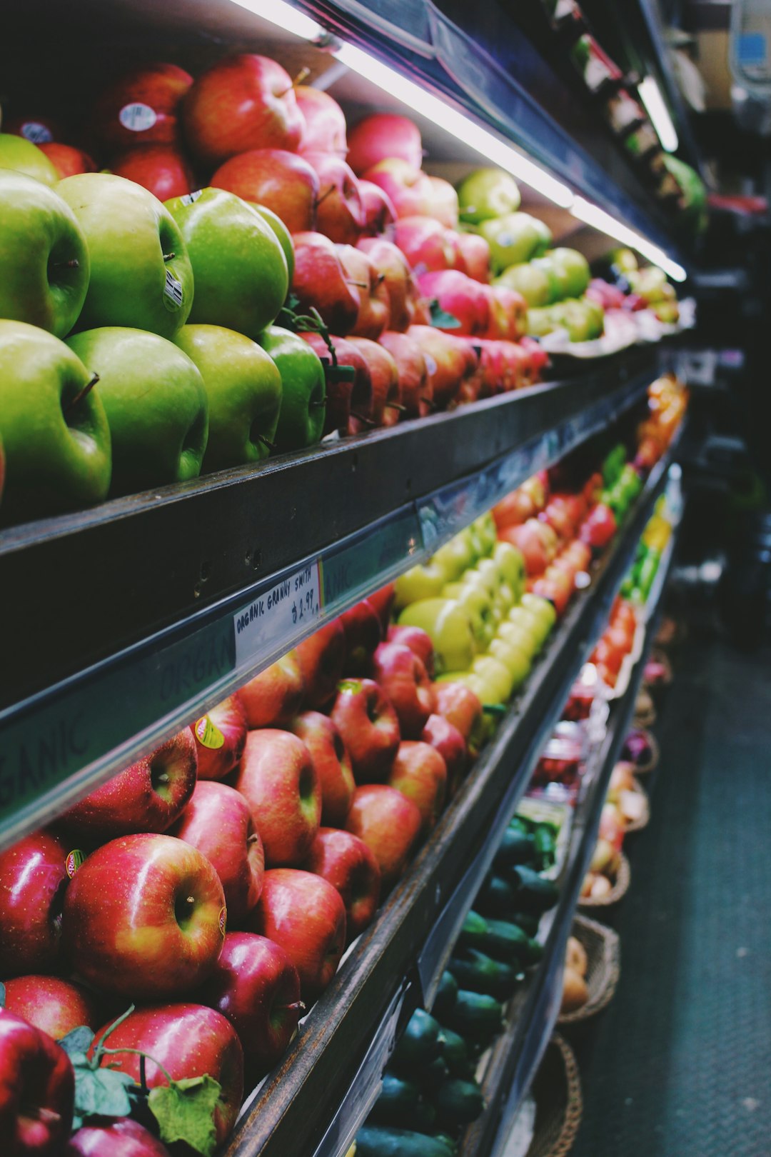 selective-focus-photo-of-bundle-of-apple-3cf64leepow